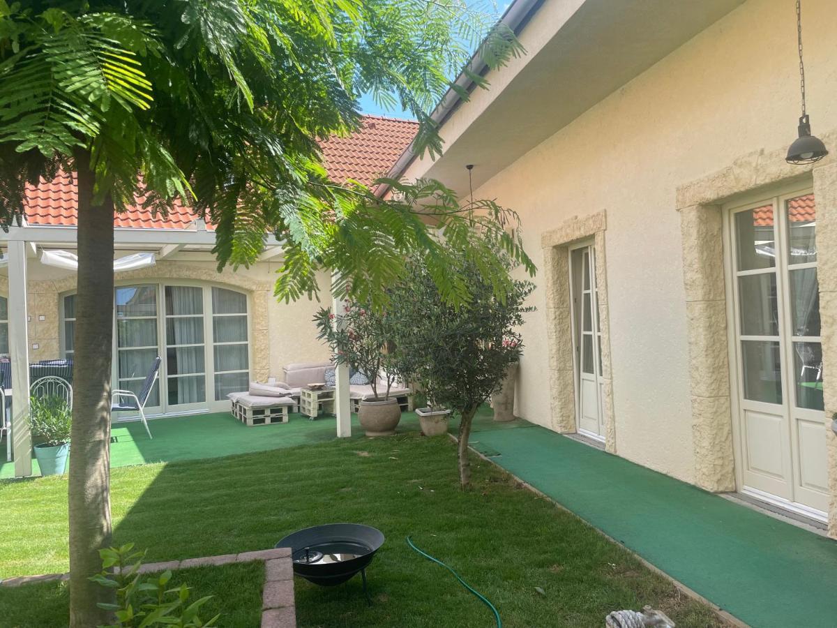 Monpe Apartmanik S Atmosferou Komarno Exterior photo